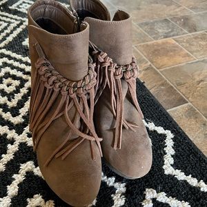 Fringe boots